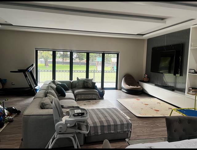 4 BEDROOM FREEHOLD FOR SALE IN KAMEELDRIFT EAST